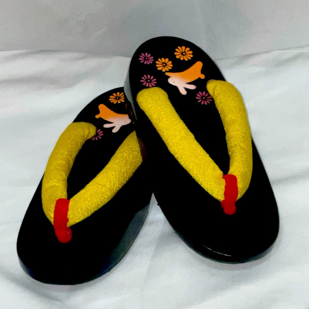 Wooden Japanese Sandals Girls Sz 3-4